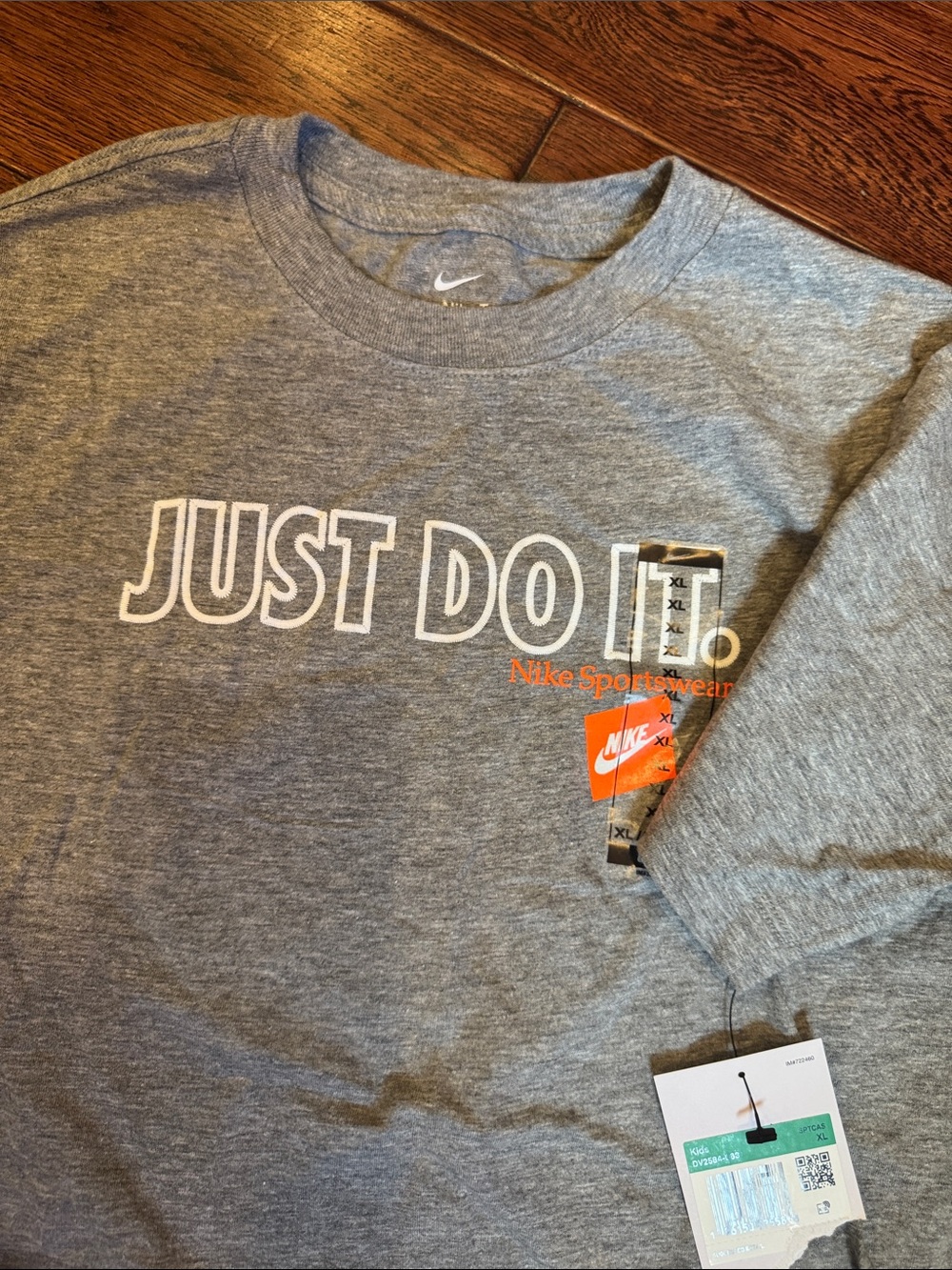 Nike youth XL Heather Gray "Just Do It." Short Sleeve Tee NWT